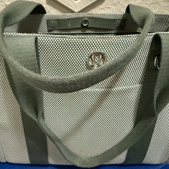 Lululemon Two-Tone Canvas Tote Bag 10L - Picture 8 of 13